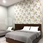 Hotel D88 Mitra Reddoorz Near Santera Flower Garden