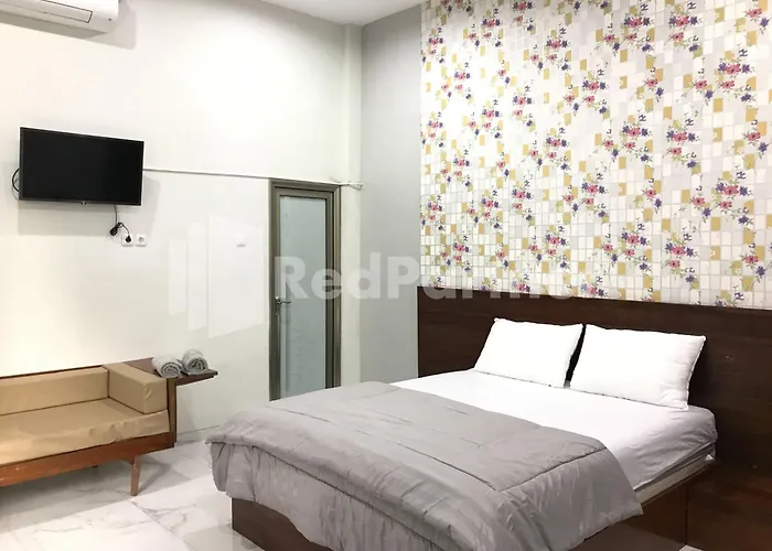 Hotel D88 Mitra Reddoorz Near Santera Flower Garden