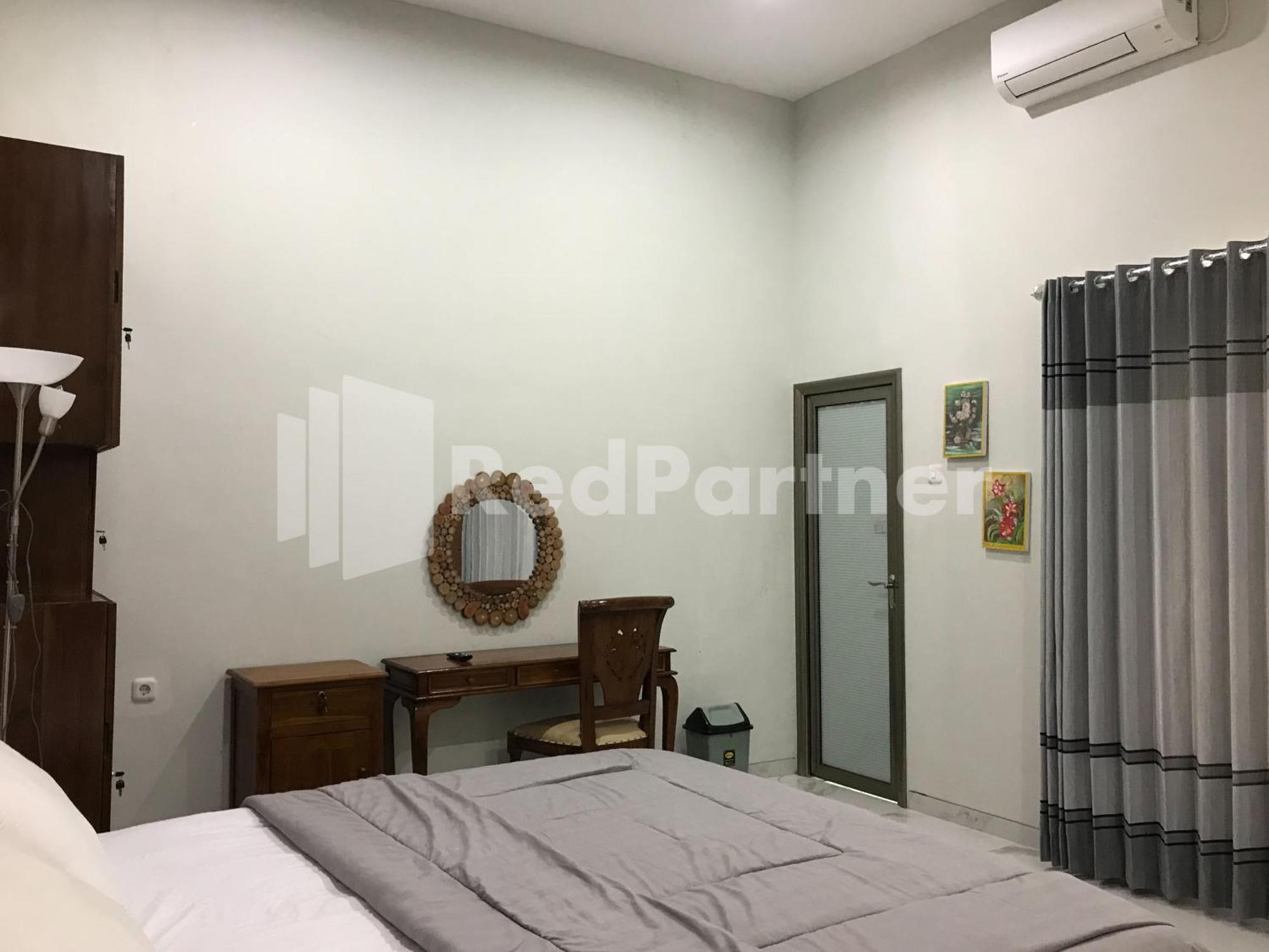 D88 Mitra Reddoorz Near Santera Flower Garden Hotel Malang