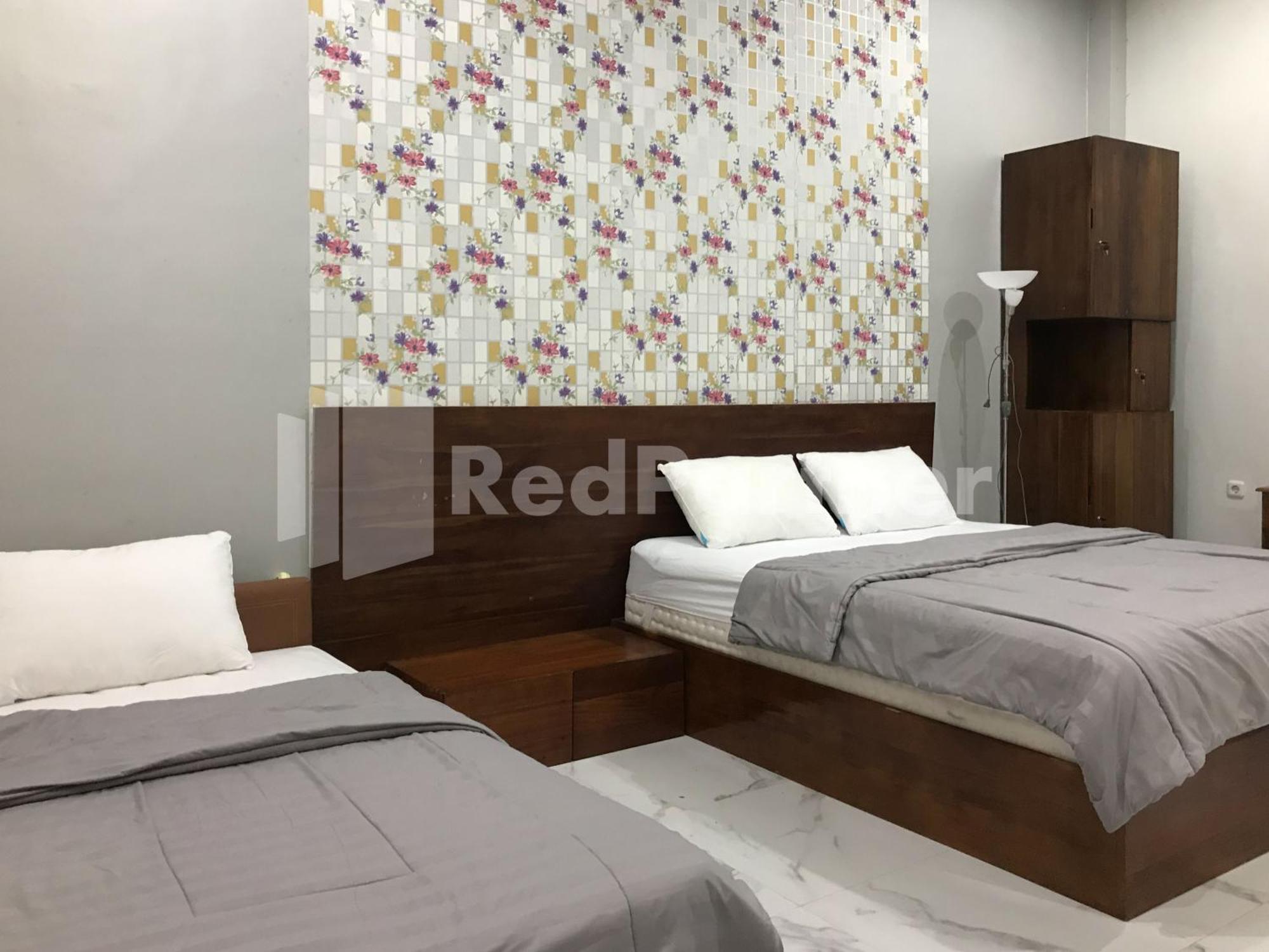 D88 Mitra Reddoorz Near Santera Flower Garden Malang
