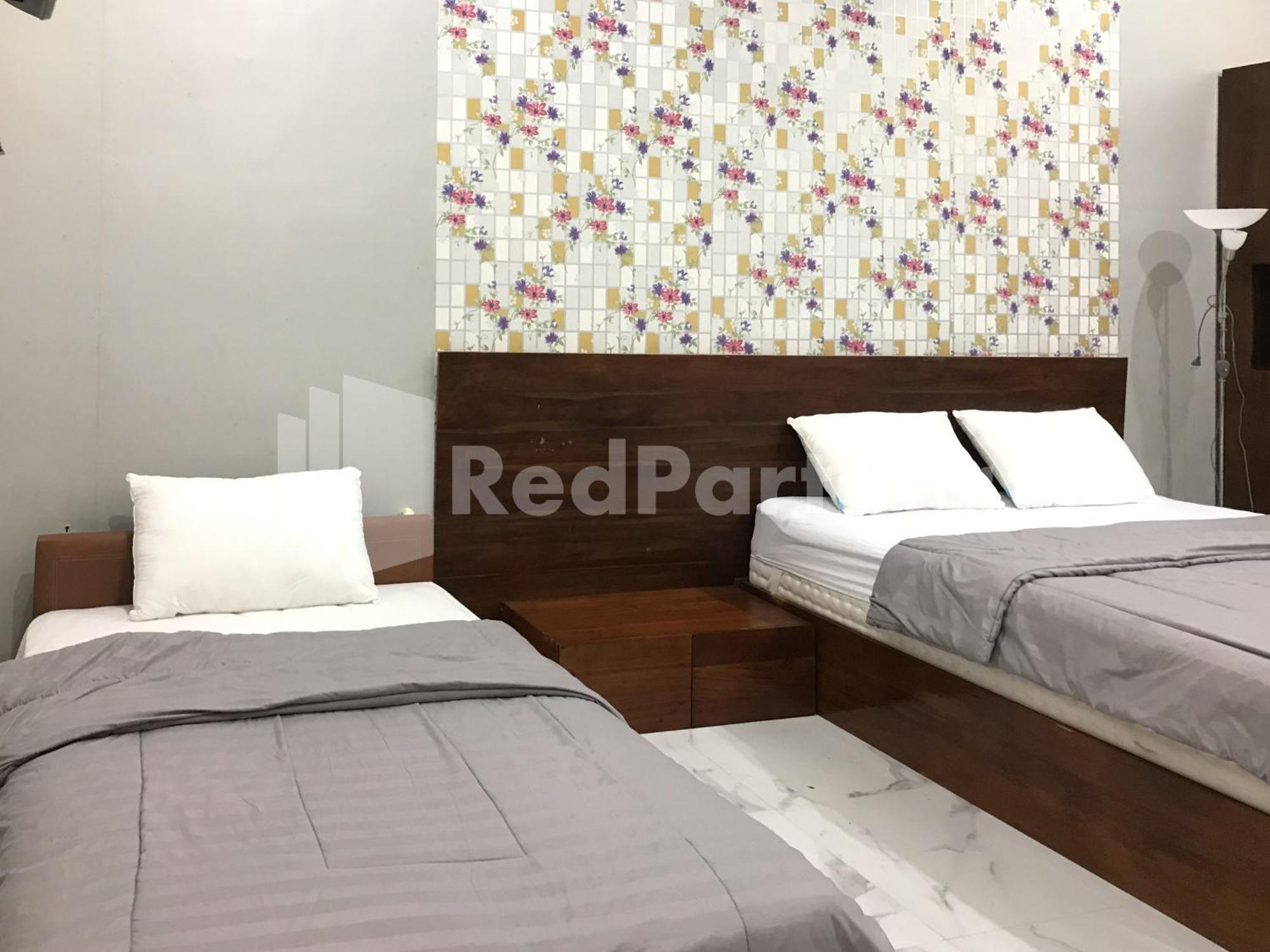 Hotel D88 Mitra Reddoorz Near Santera Flower Garden Malang