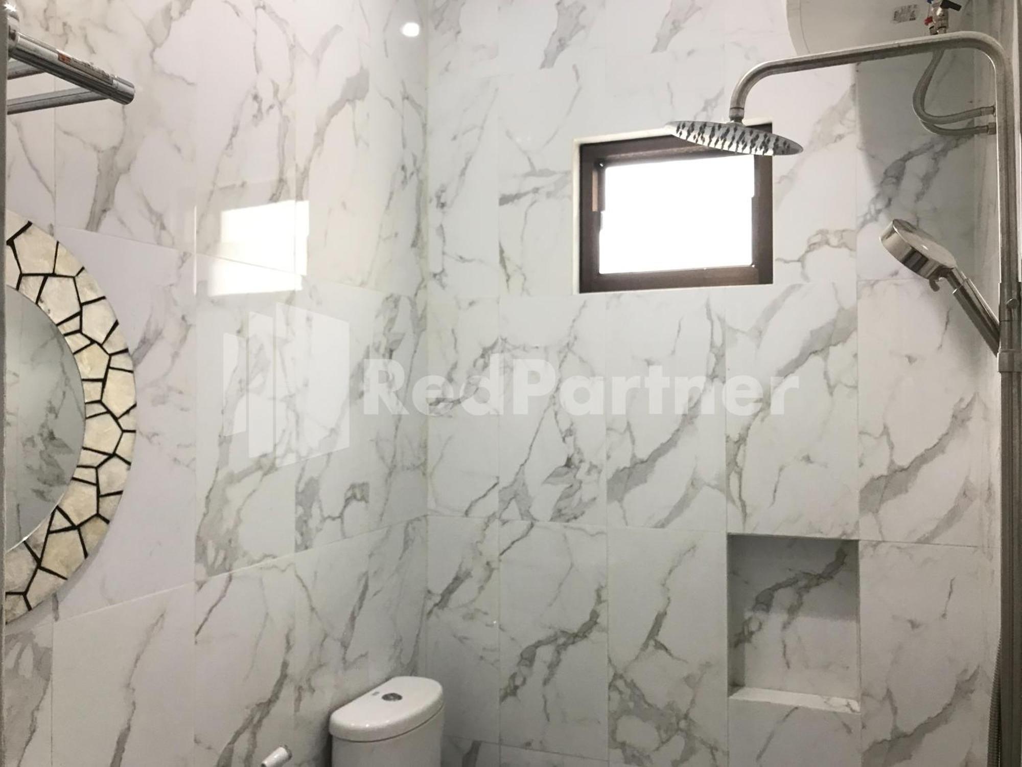 D88 Mitra Reddoorz Near Santera Flower Garden Malang