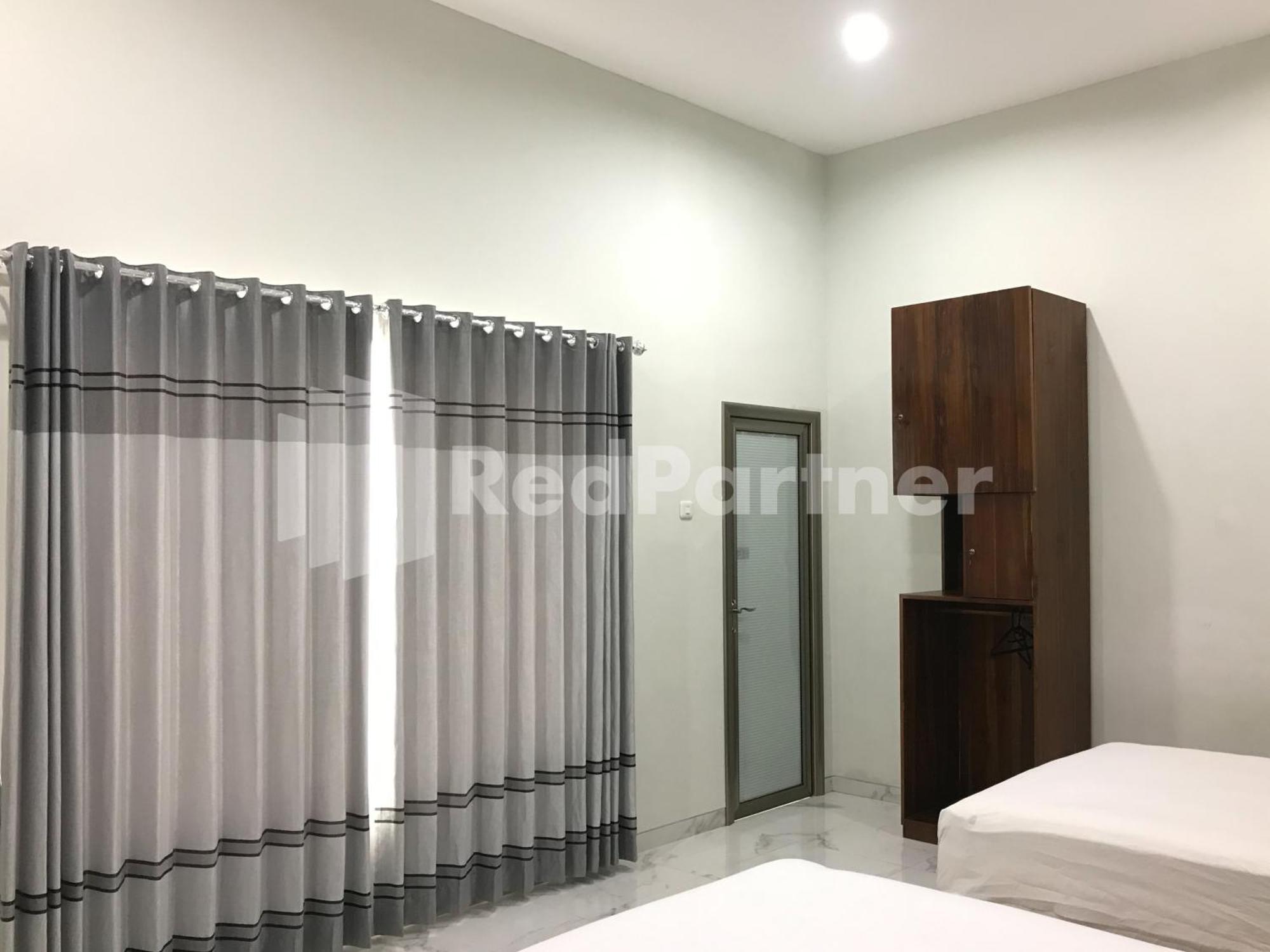 Hotel D88 Mitra Reddoorz Near Santera Flower Garden 2*