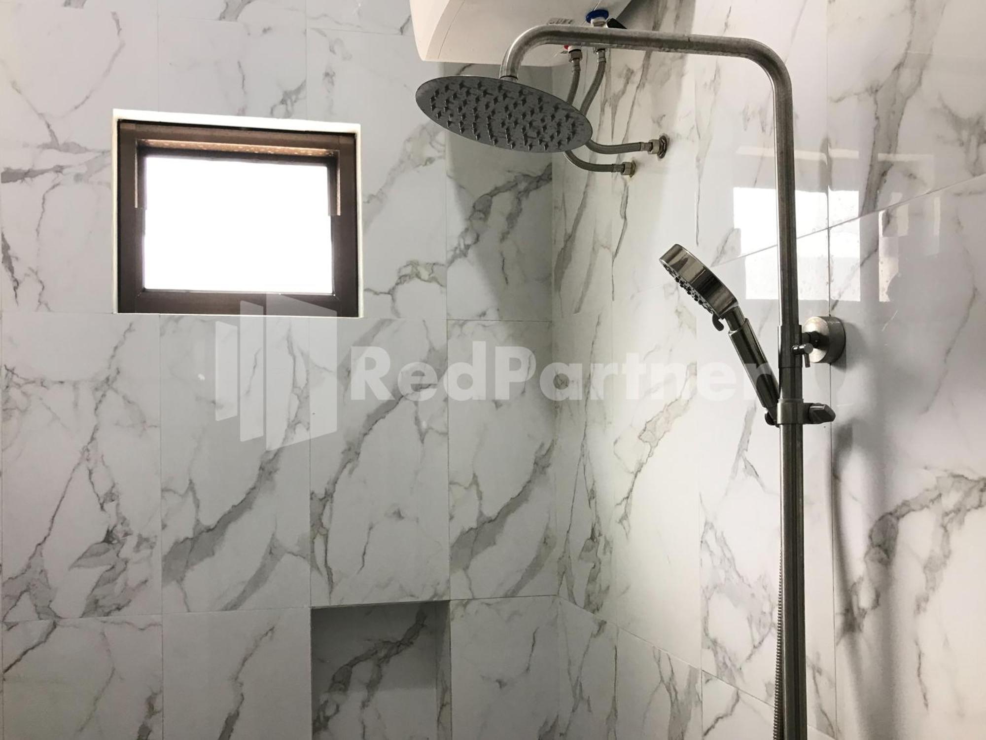 D88 Mitra Reddoorz Near Santera Flower Garden 2*