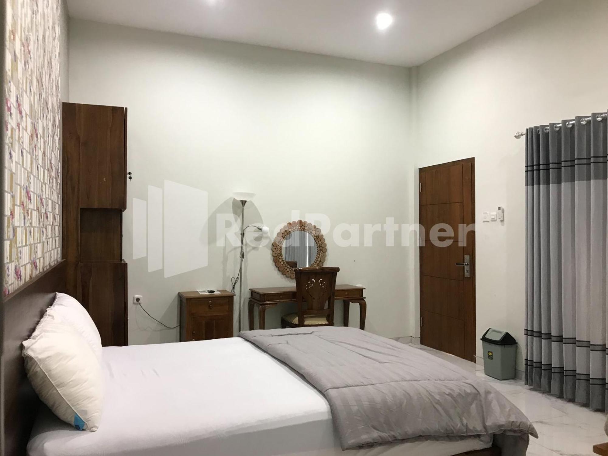 Hotel D88 Mitra Reddoorz Near Santera Flower Garden Malang