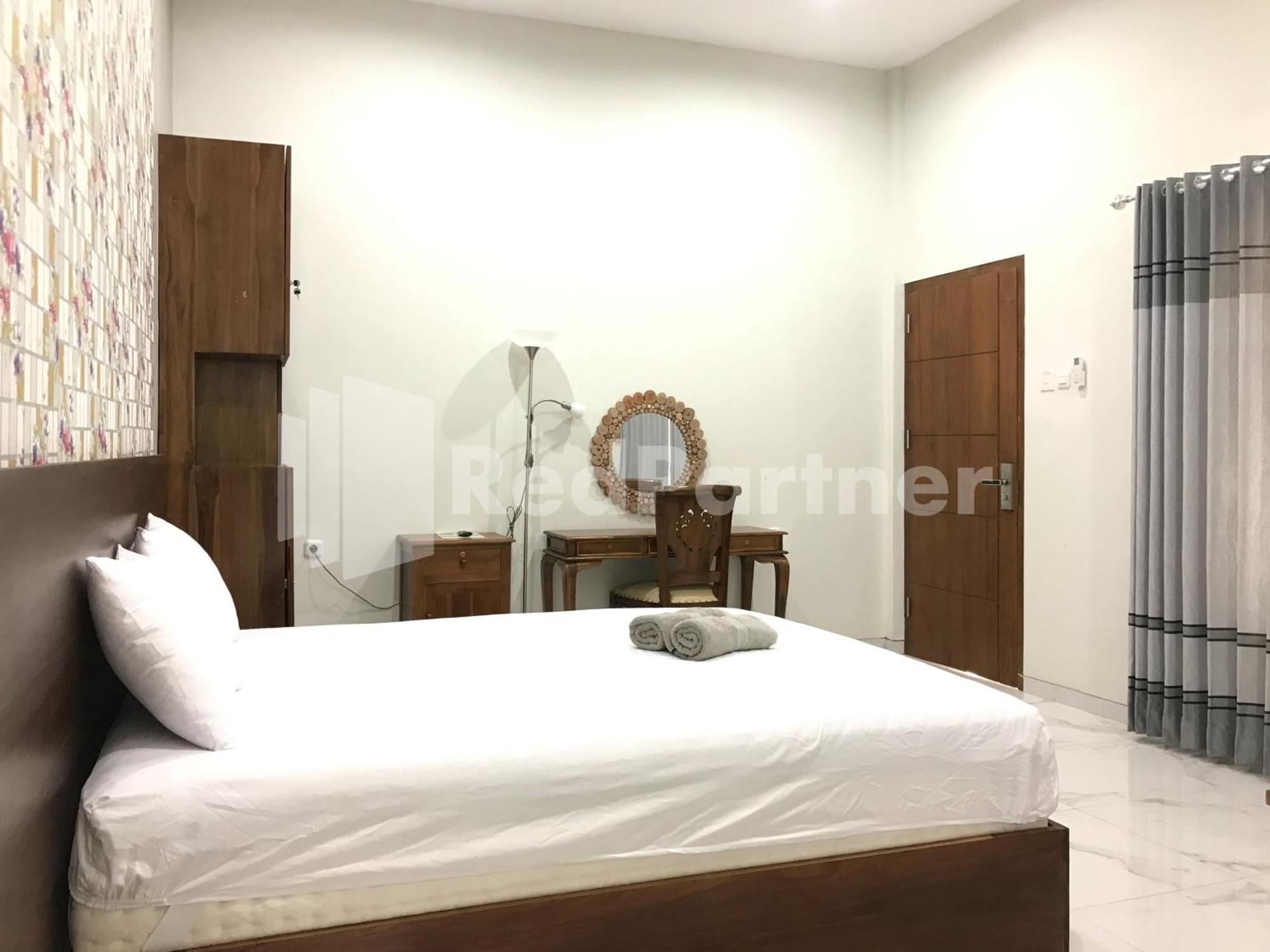 D88 Mitra Reddoorz Near Santera Flower Garden 2*