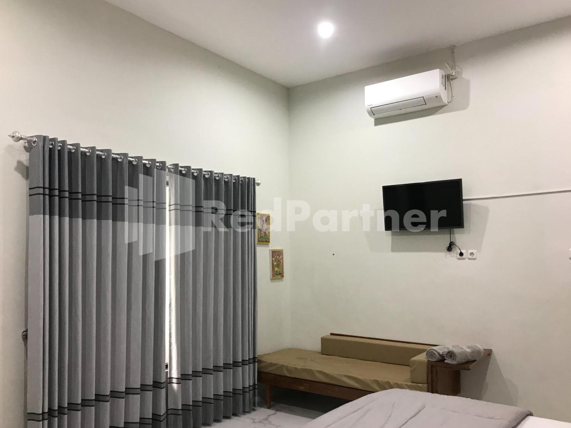 D88 Mitra Reddoorz Near Santera Flower Garden Hotel
