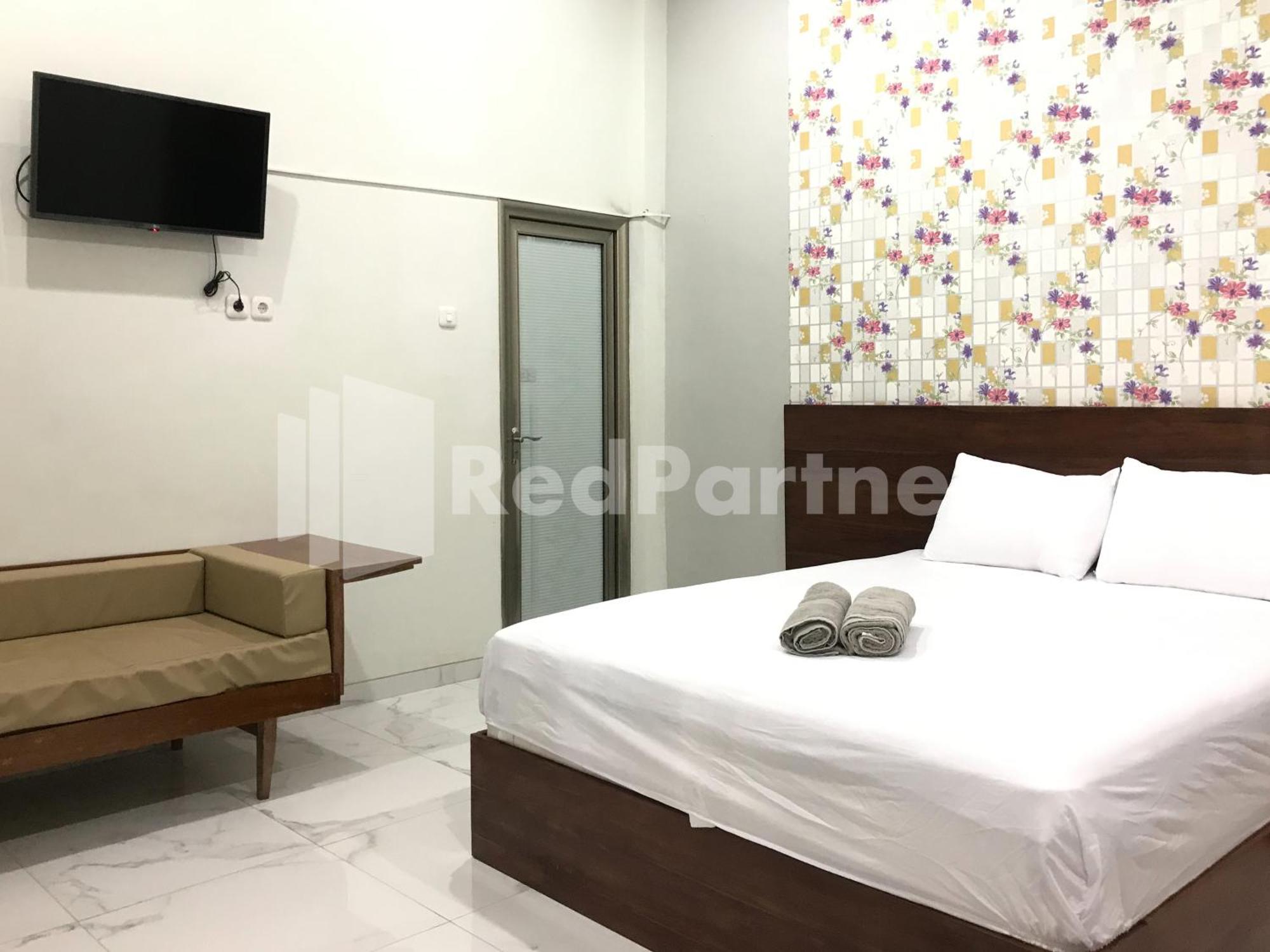 Hotel D88 Mitra Reddoorz Near Santera Flower Garden Malang