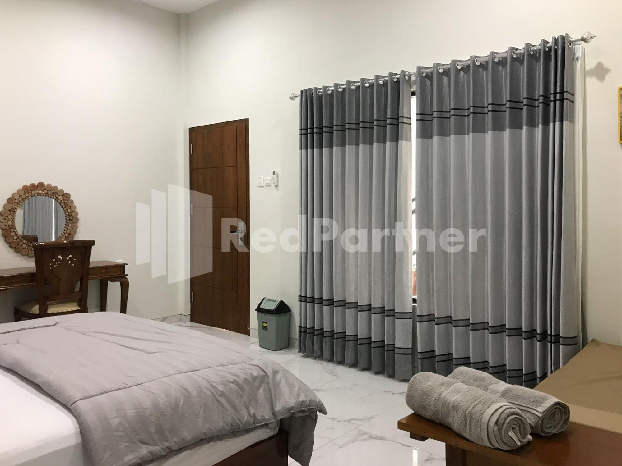 D88 Mitra Reddoorz Near Santera Flower Garden 2*