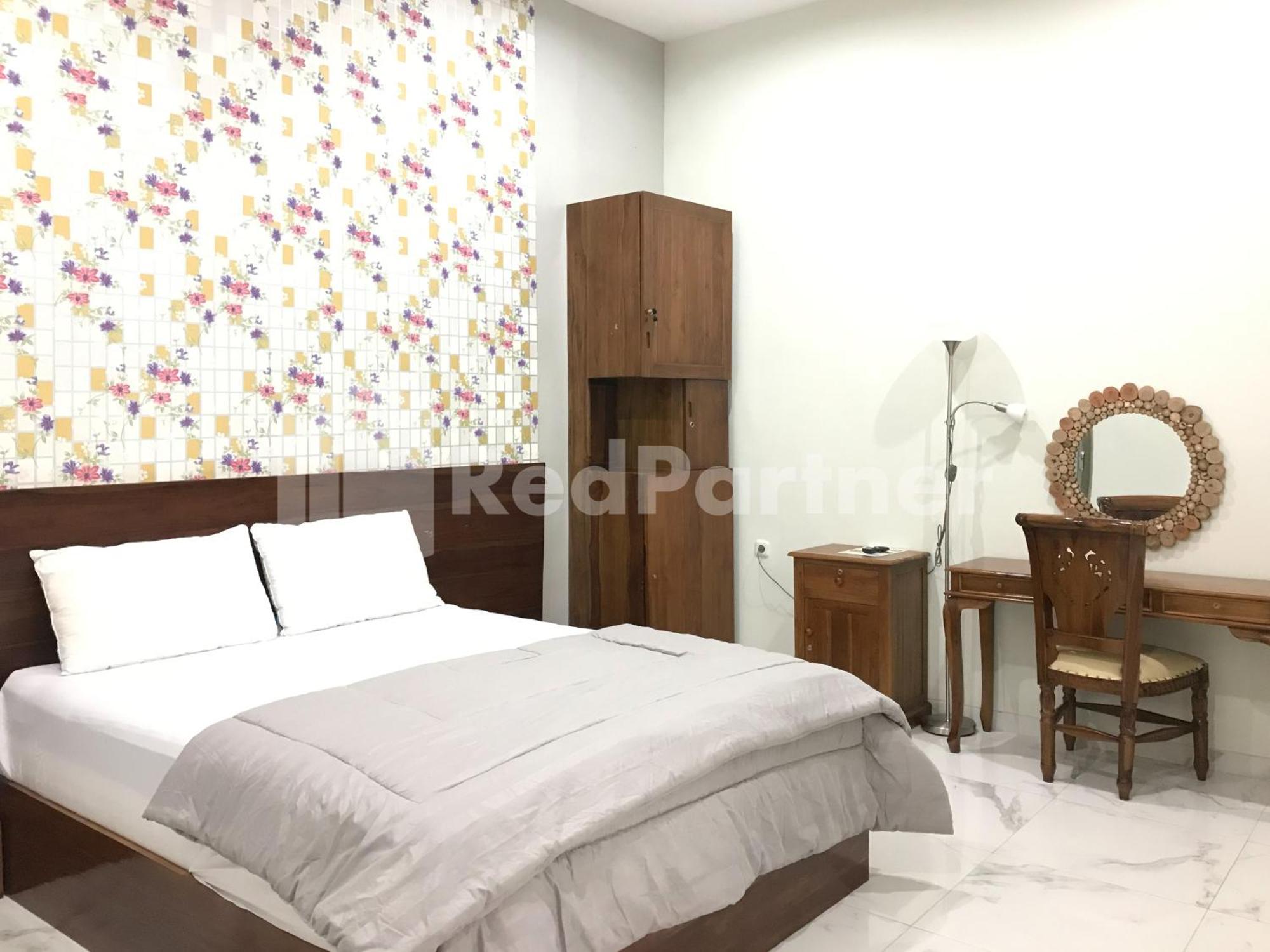 D88 Mitra Reddoorz Near Santera Flower Garden Malang