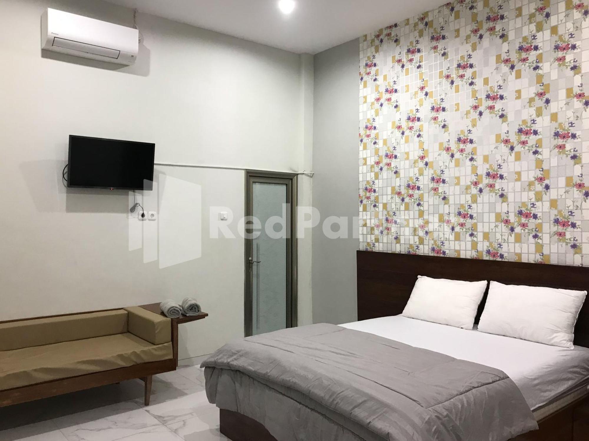 D88 Mitra Reddoorz Near Santera Flower Garden 2* Malang