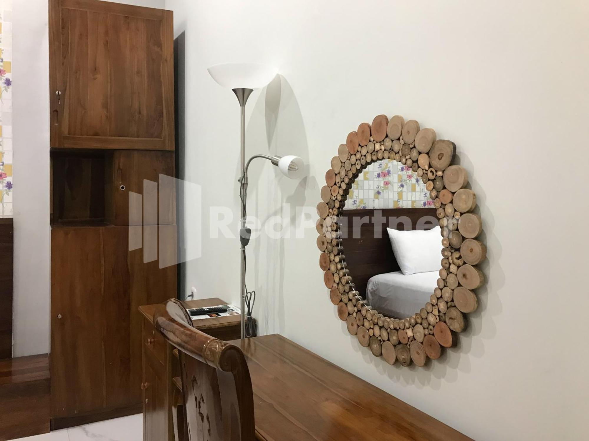 D88 Mitra Reddoorz Near Santera Flower Garden Hotel 2*