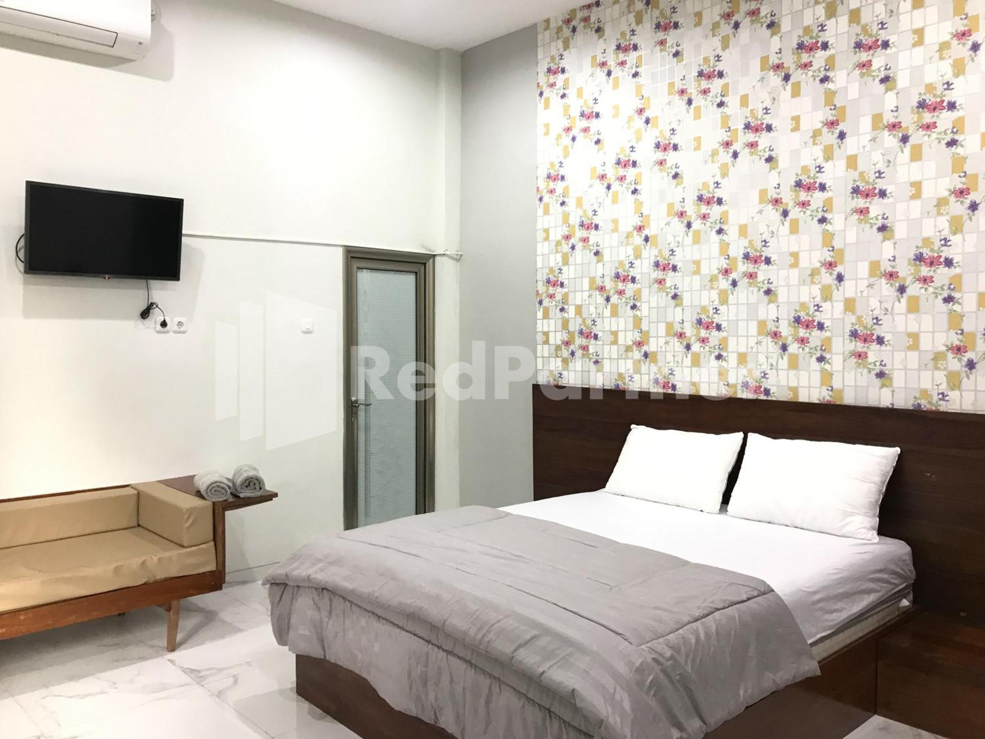 D88 Mitra Reddoorz Near Santera Flower Garden Hotel Malang