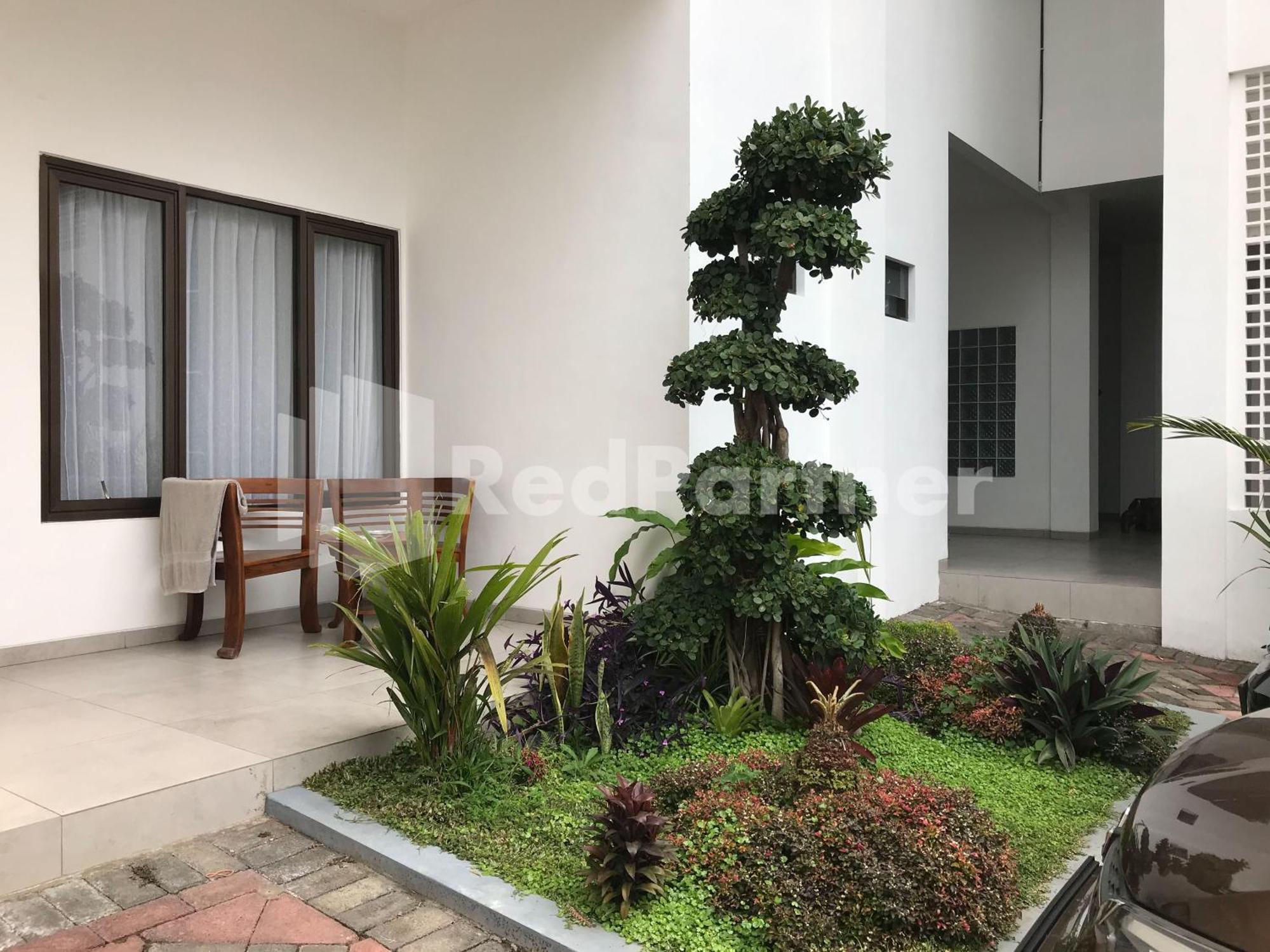 D88 Mitra Reddoorz Near Santera Flower Garden 2*