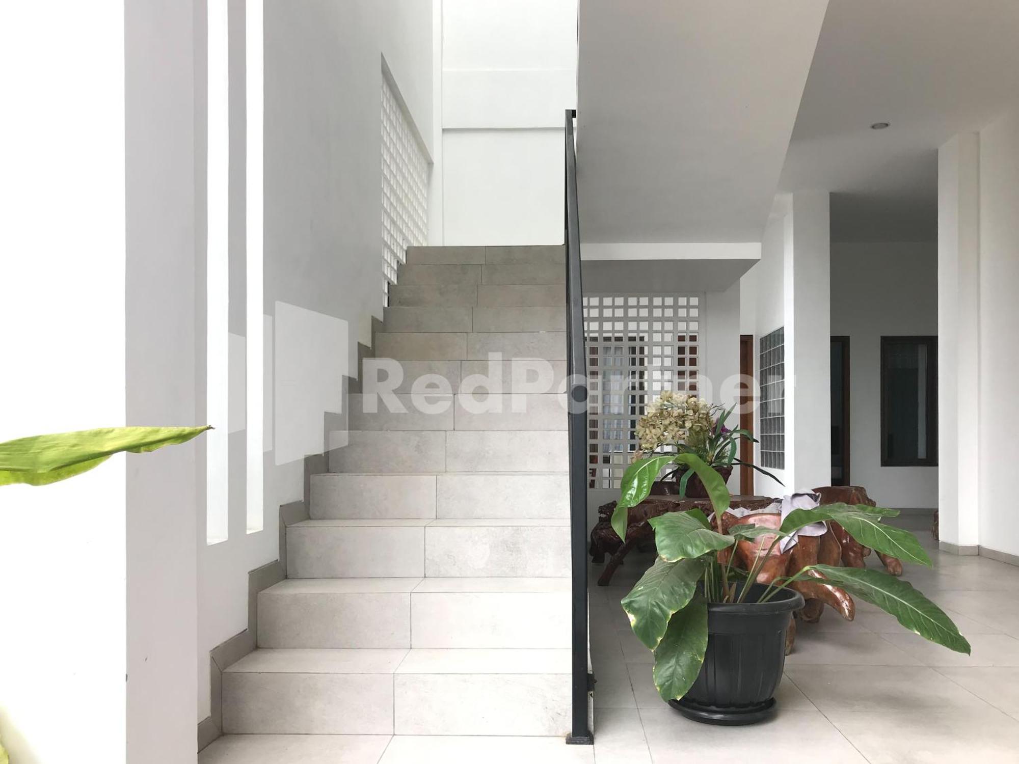 D88 Mitra Reddoorz Near Santera Flower Garden 2* Malang