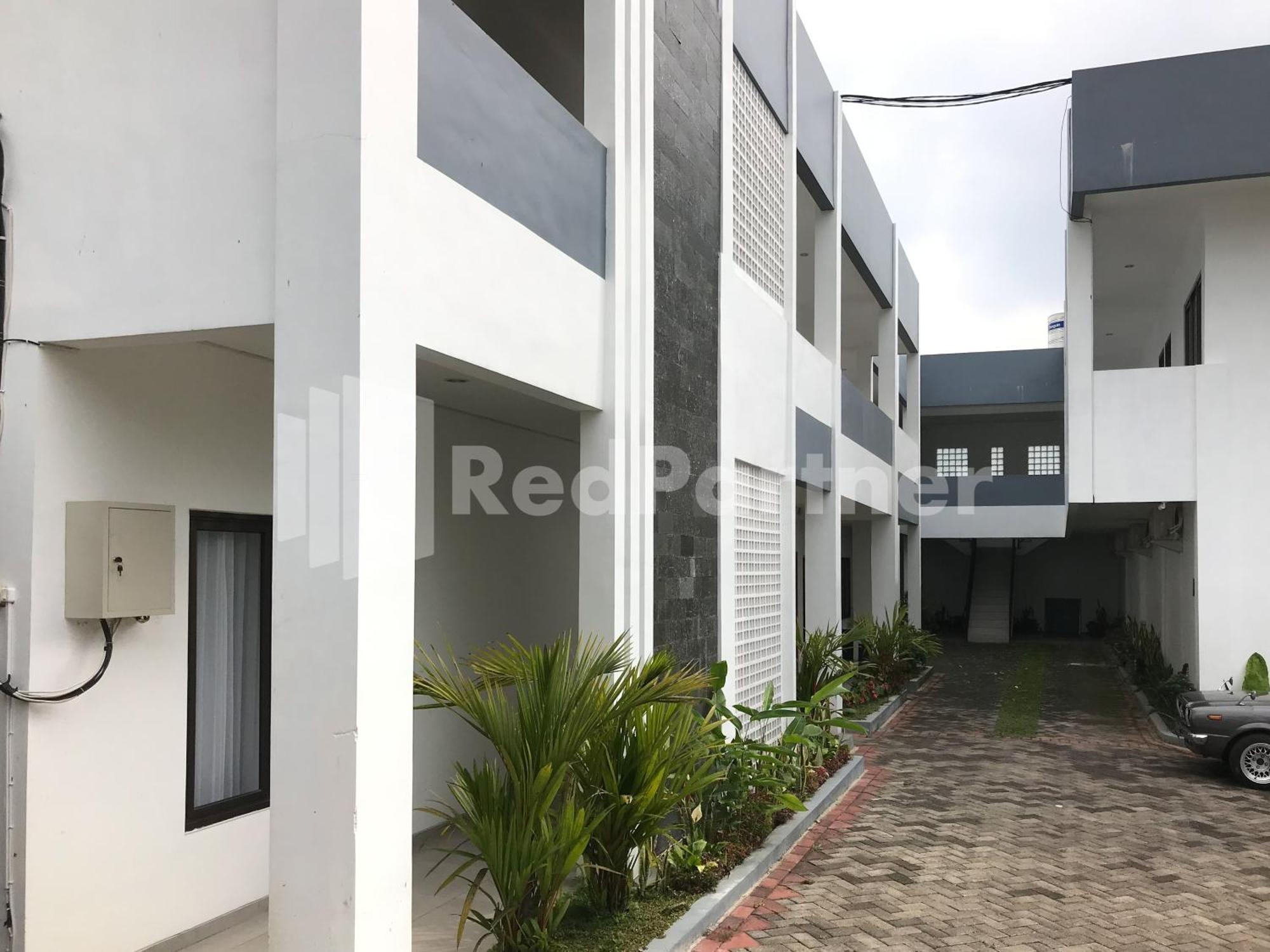Hotel D88 Mitra Reddoorz Near Santera Flower Garden