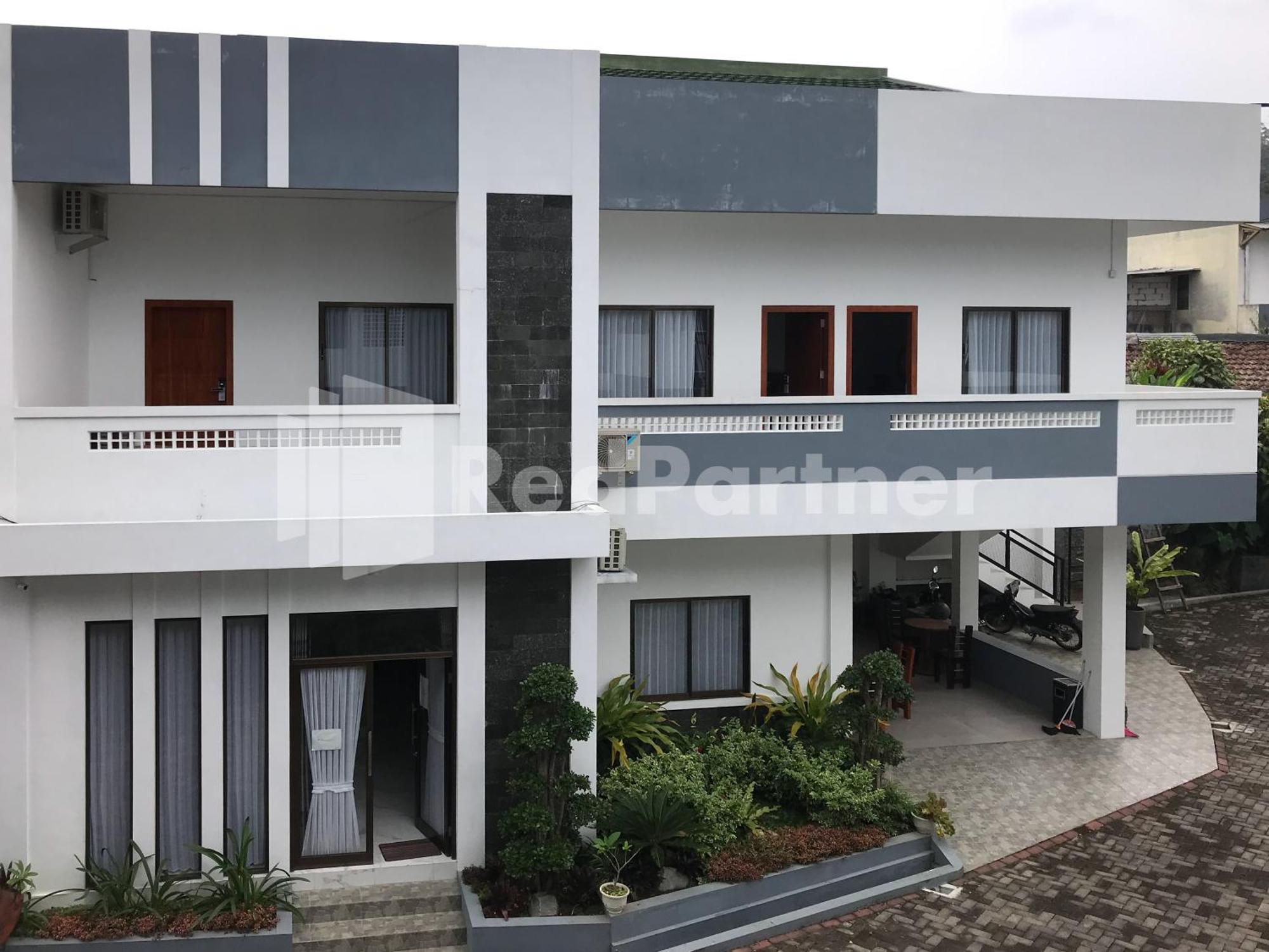 Hotel D88 Mitra Reddoorz Near Santera Flower Garden 2*