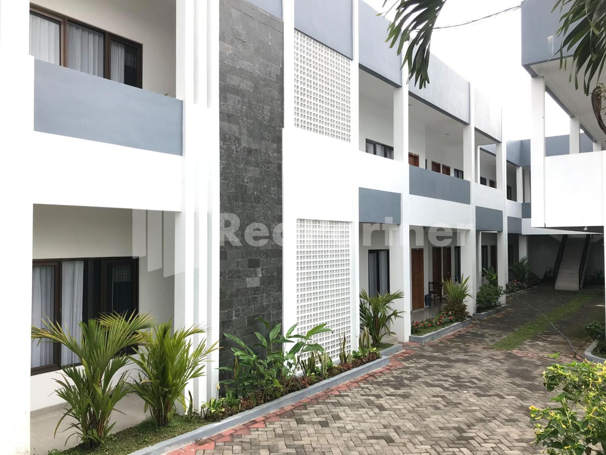 Hotel D88 Mitra Reddoorz Near Santera Flower Garden