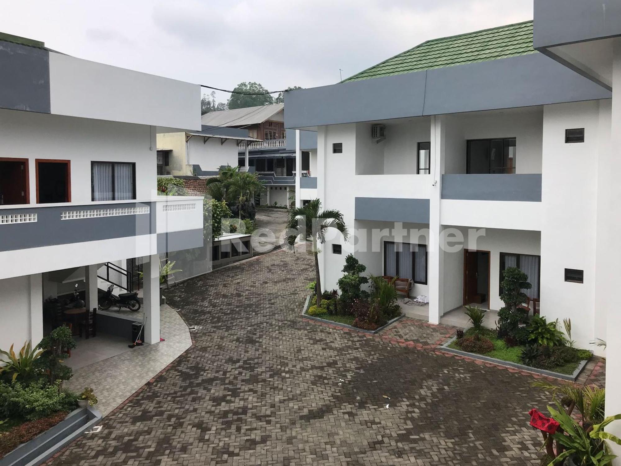 Hotel D88 Mitra Reddoorz Near Santera Flower Garden 2*