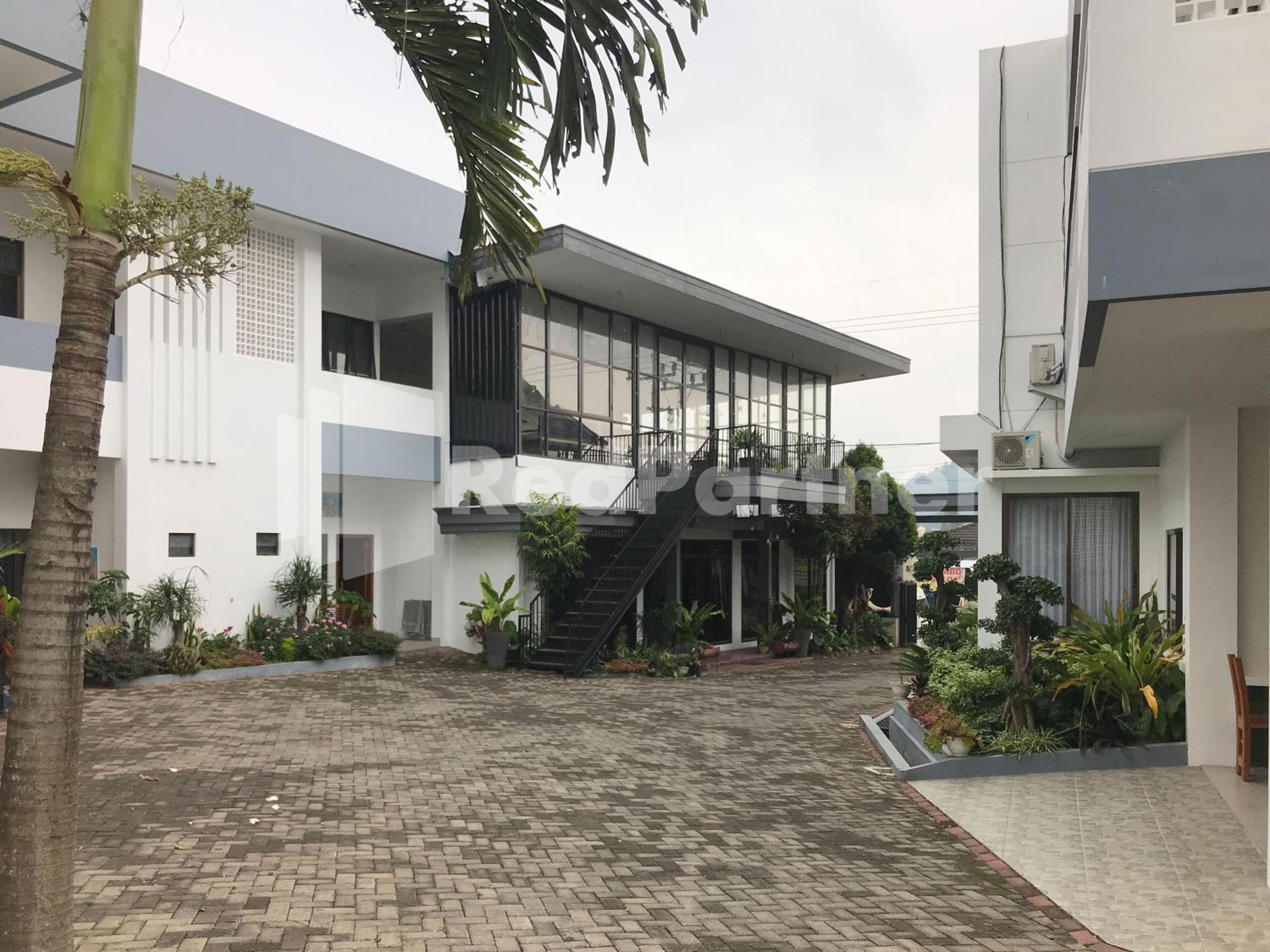 D88 Mitra Reddoorz Near Santera Flower Garden Hotel Malang