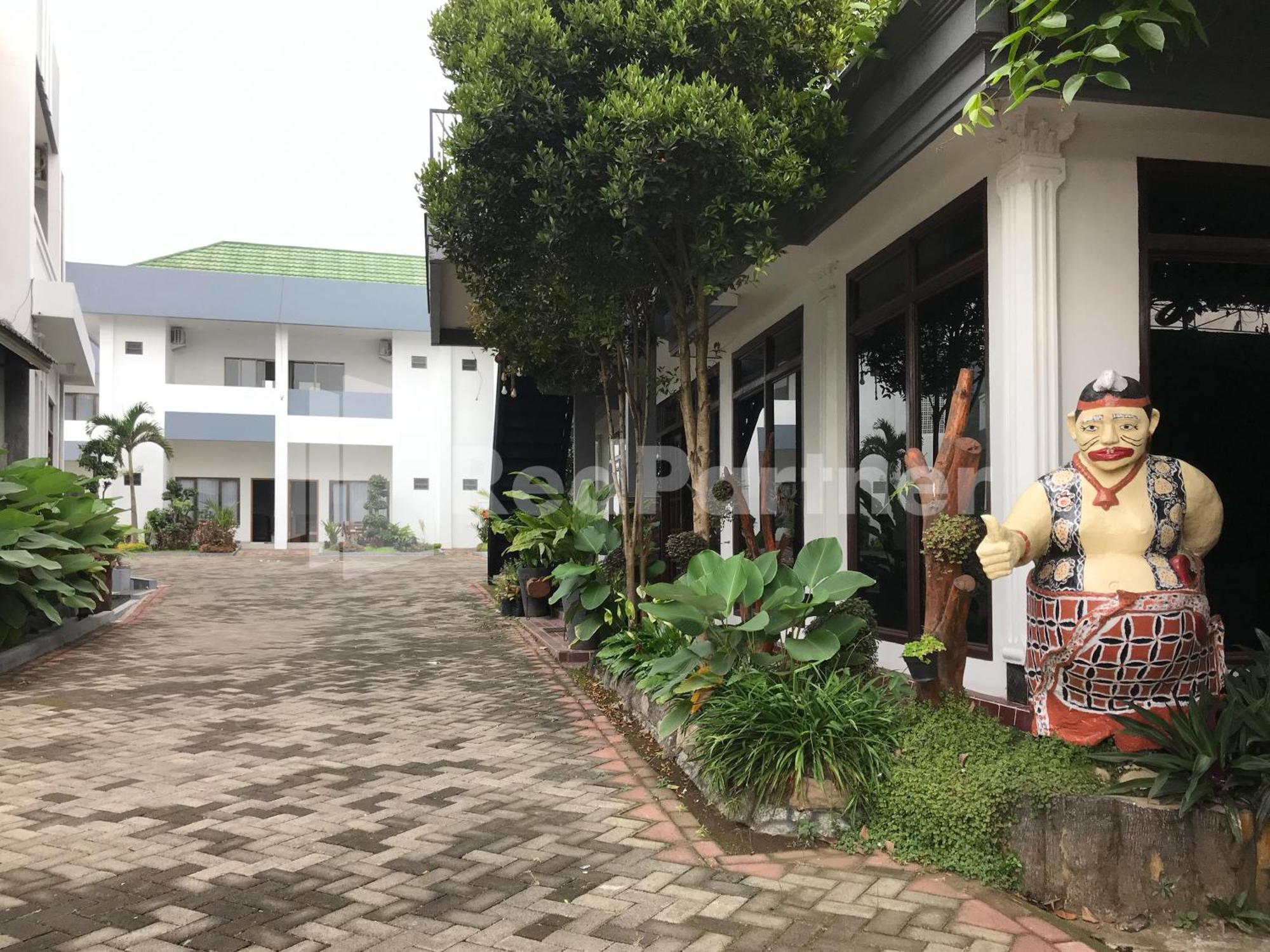 Hotel D88 Mitra Reddoorz Near Santera Flower Garden