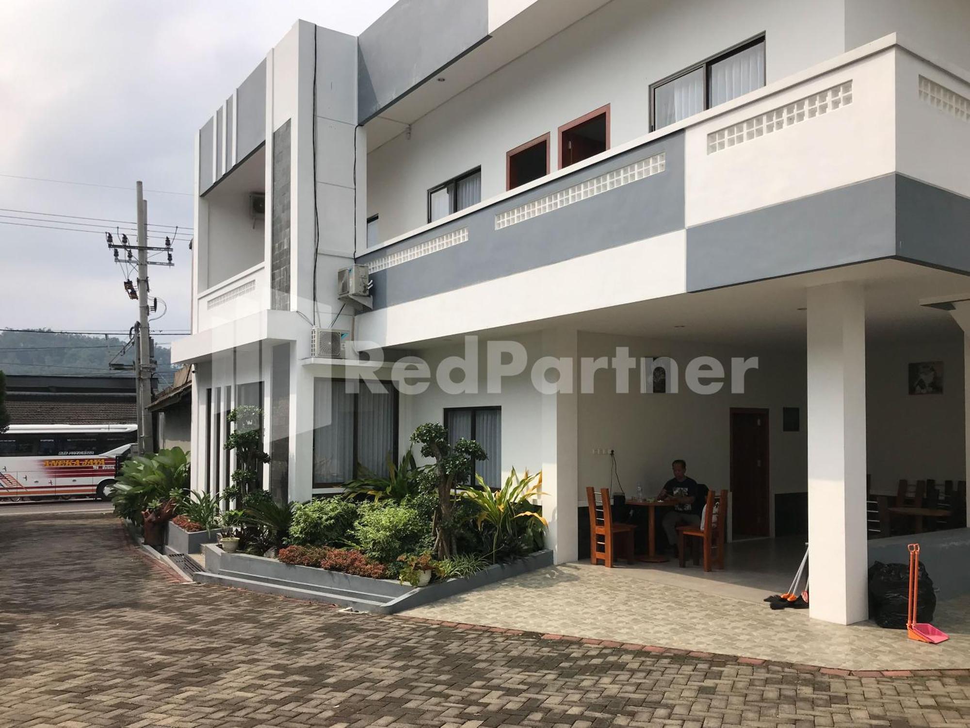 D88 Mitra Reddoorz Near Santera Flower Garden 2* Malang